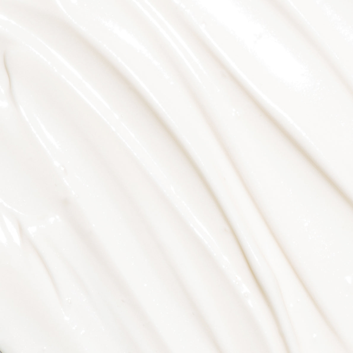 A weightless, whipped Jojoba Oil cream rich in ultra-hydrating micro Hyaluronic Acid and Sugarcane-derived Squalane to reduce visible signs of aging, increase skin elasticity, and revitalize complexion. Infused with super-power flowers, Rose and Chamomile to boost antioxidants, improve the appearance of irritation, and create a protective botanical barrier from pollutants.