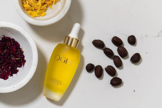 Bustle: What Moisturizer Does Kylie Jenner Use To Combat Dry Skin? You Better Get Your Hands On This Facial Oil